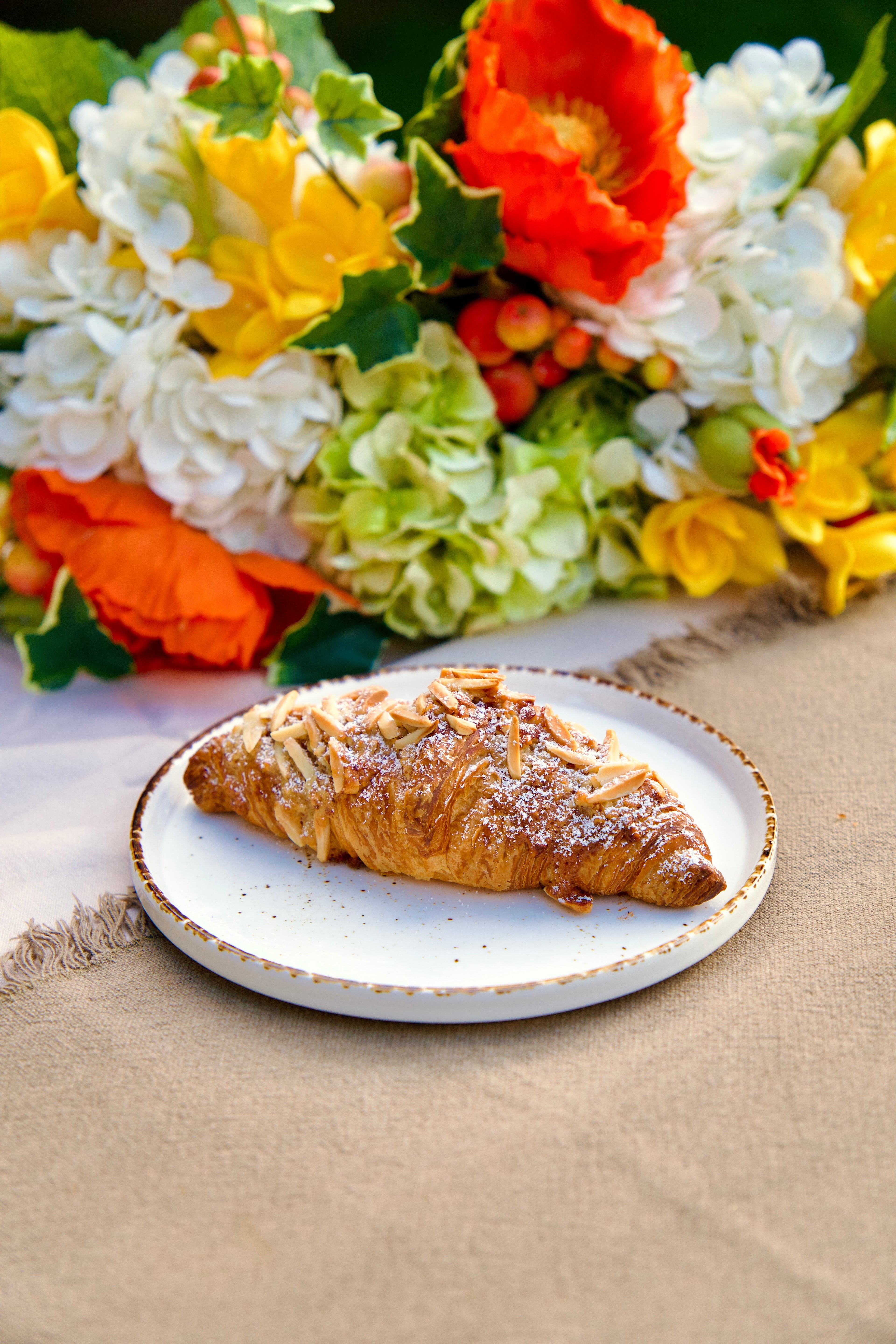 Almond croissants (5 units)