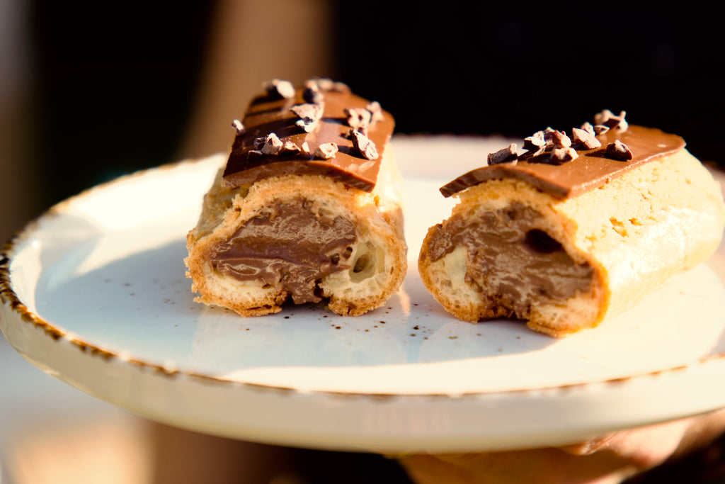 Chocolate eclaire (10 Units)