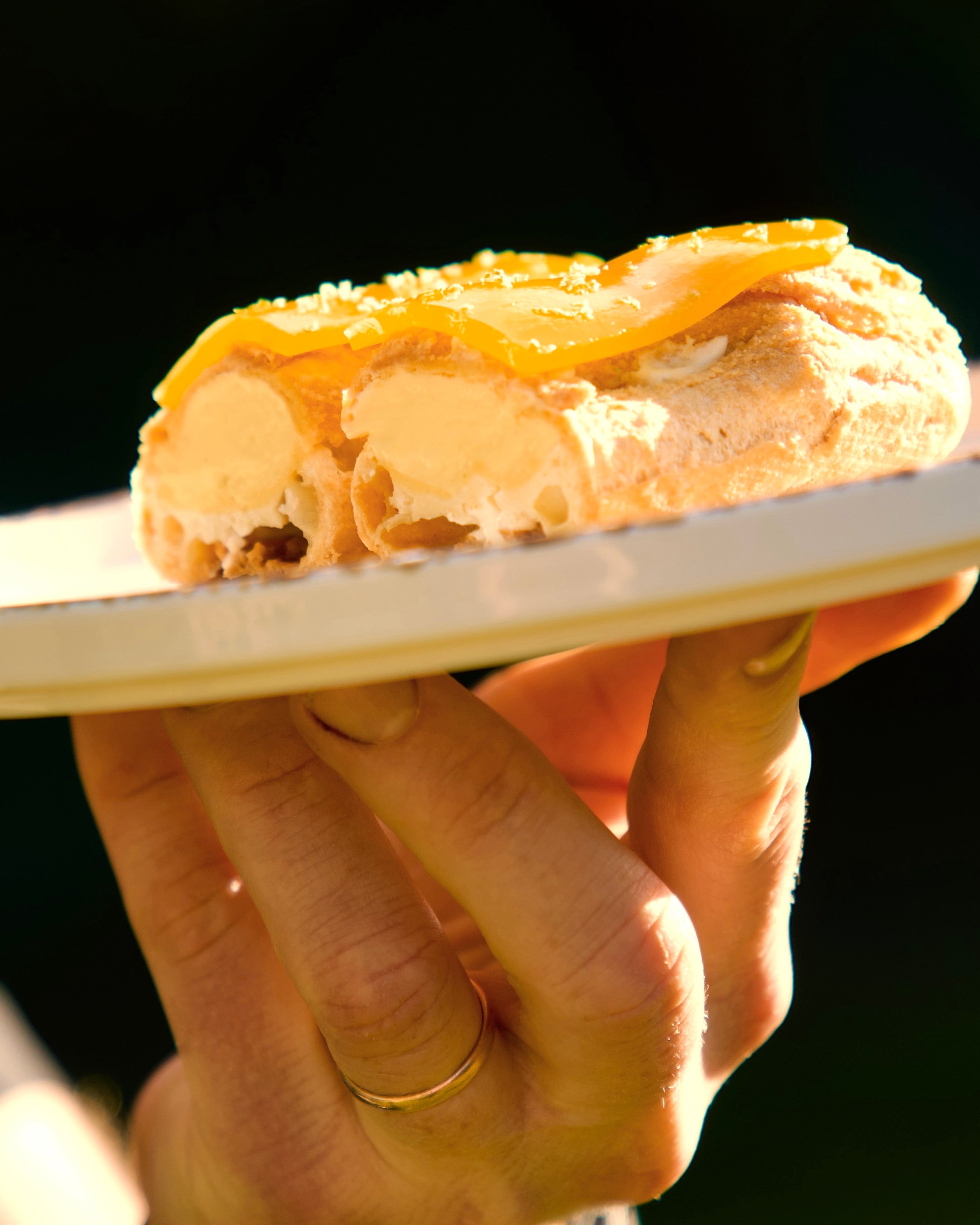 Mango & passion fruits eclair (10 Units)
