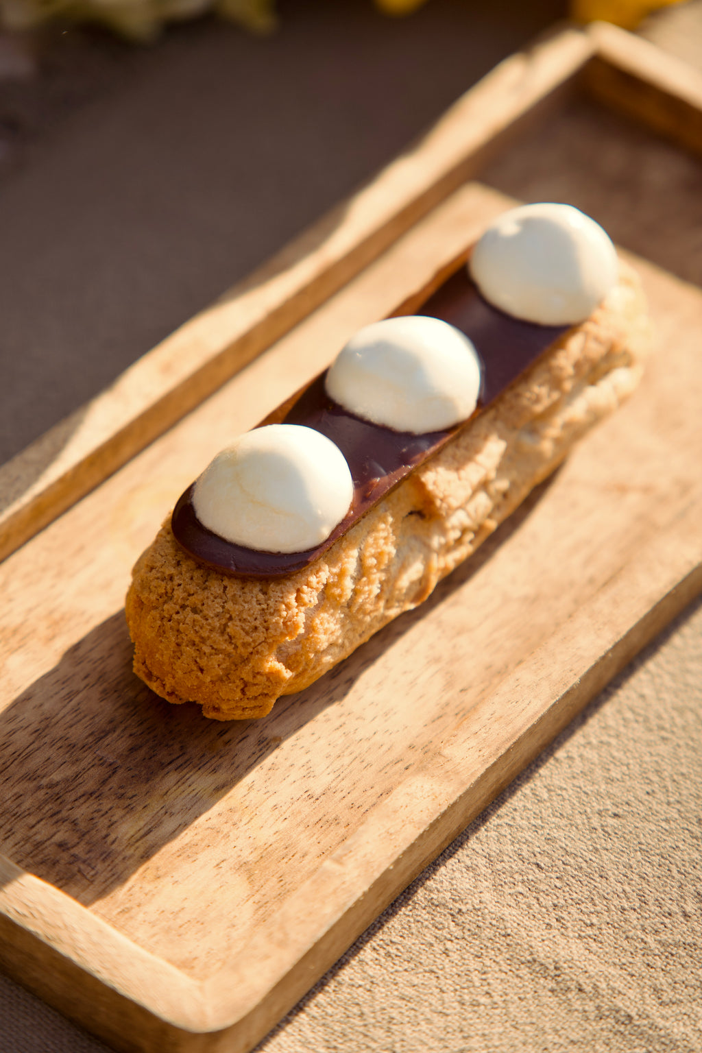 S'more chocolate & marshmellow eclair (10 units)