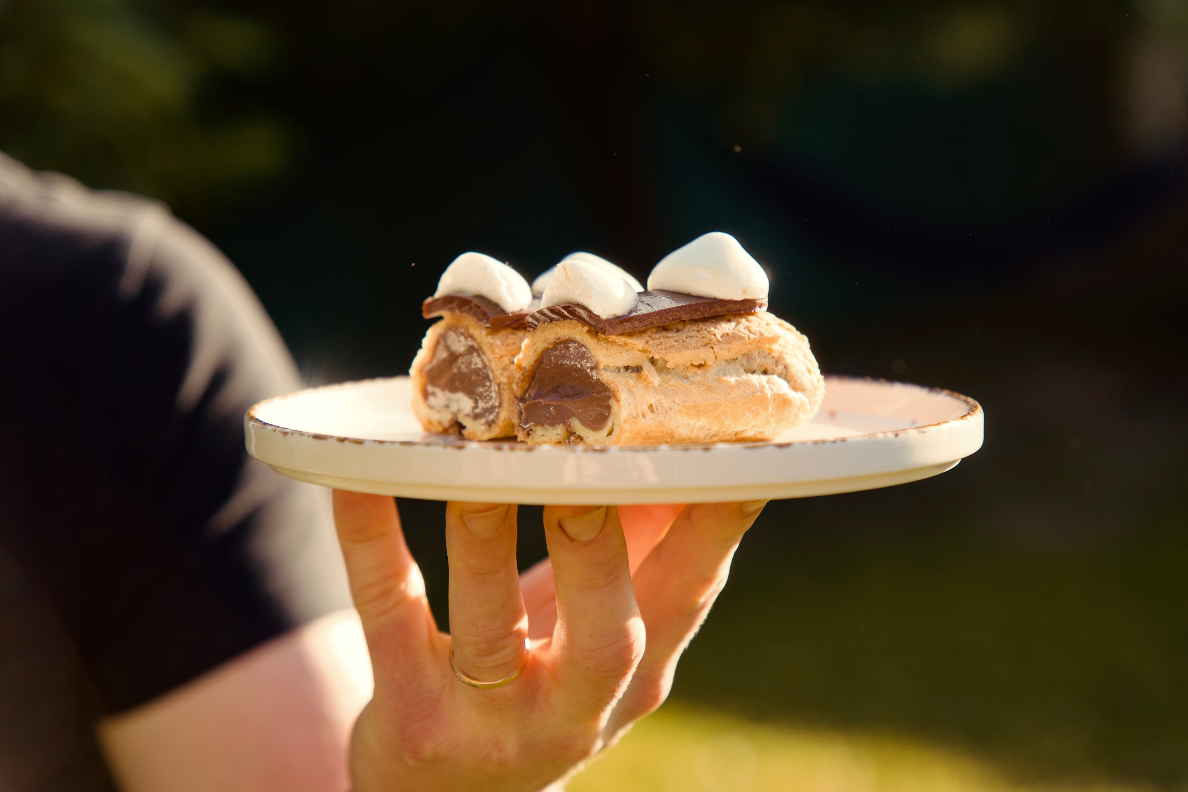 S'more chocolate & marshmellow eclair (10 units)