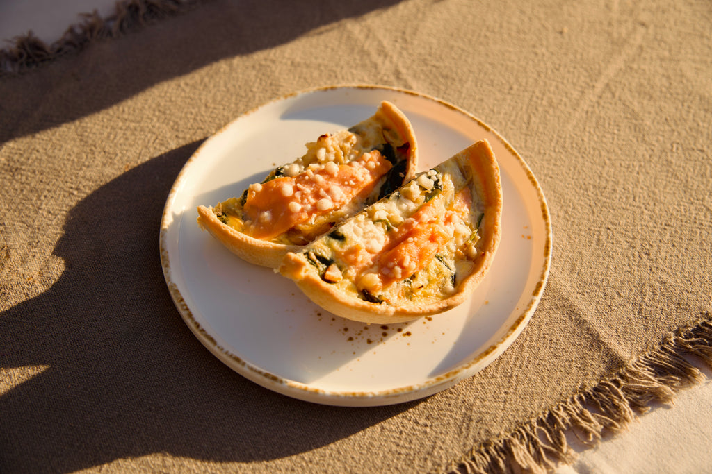 Salmon, spinach & caramelized onion quiche (5 units)